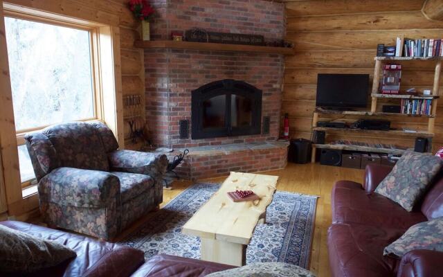 Cliffs & Stream Log Cabin