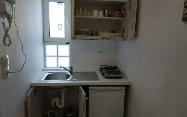 Small Apartment For 3 Pers 70meters From The Beach