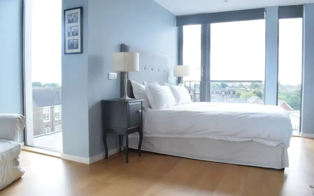 Spacious 2 Bedroom Penthouse in Islington