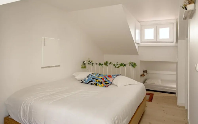 Downtown Modern Apartments by Homing
