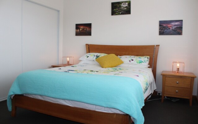 Newly Renovated Villa - Waters Edge
