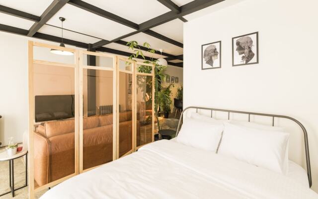 Amalia Flats by Oval