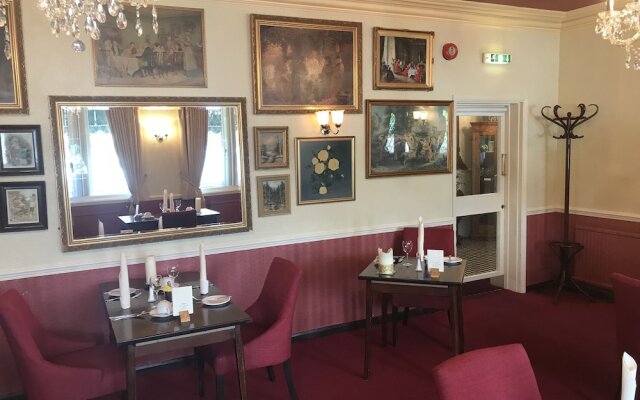 The Carre Arms Hotel