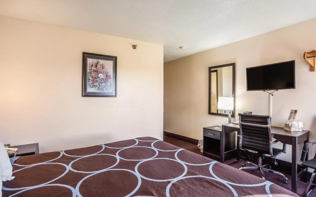 Super 8 by Wyndham Galesburg