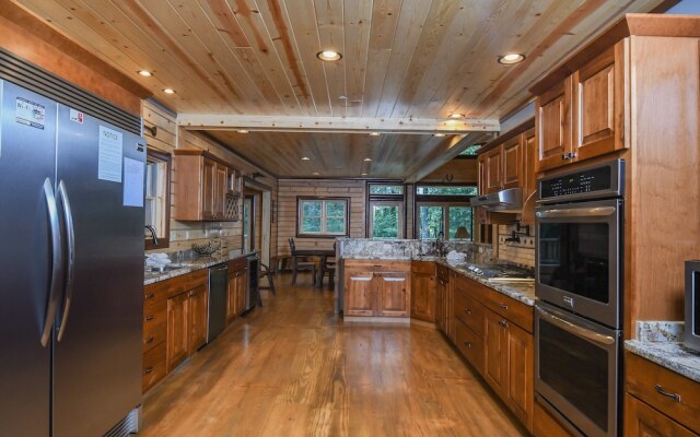 Hemlock Hideaway 6 Bedroom House