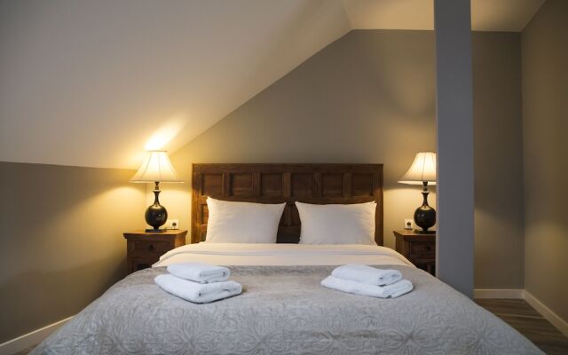 Leo Apartments Old Town Residence