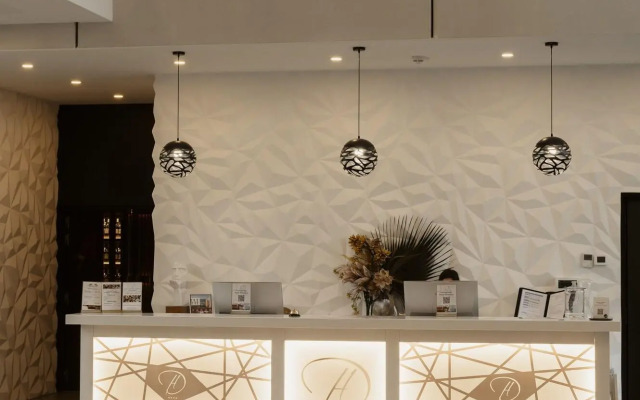 Hotel Dali Val d'Europe, Tapestry Collection by Hilton