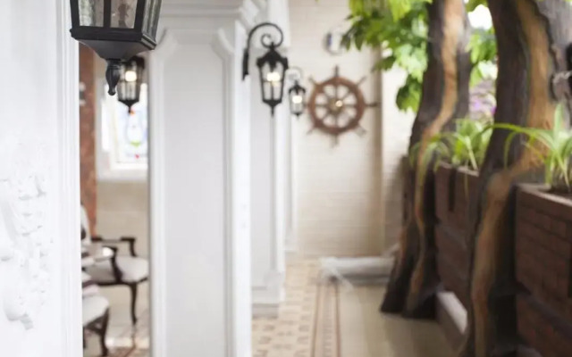 Huis Van Gustafine Floor 2