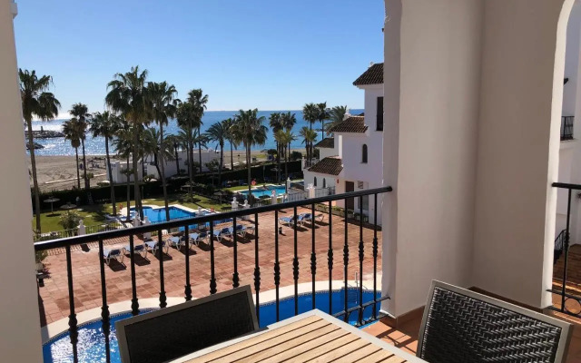 Puerto de la Duquesa sea view