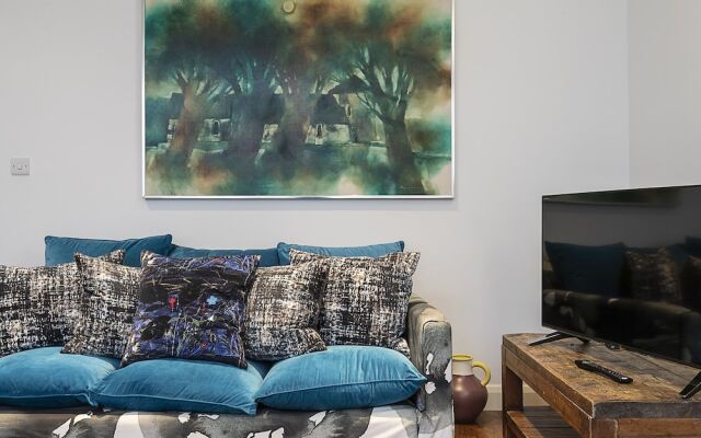 Charm 2BR South Kensington Flat Near Gloucester Rd
