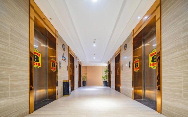 Super 8 Hotel (Xi'an Zhuque Street TV Tower Subway Station)