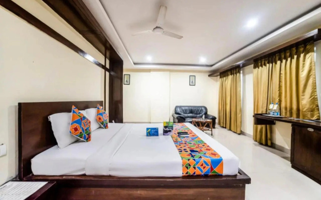 OYO 6648 Hotel Royal Residency
