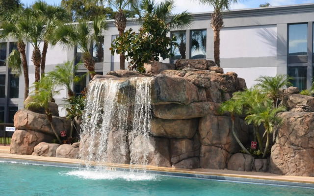 Opal Hotel & Suites