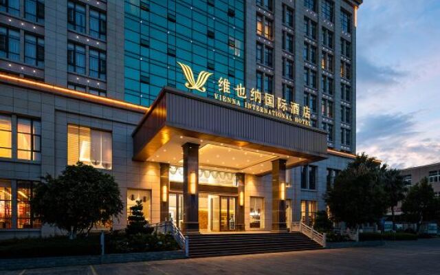 Vienna International Hotel (Baoshan High-speed Railway Station Wuyue Plaza)
