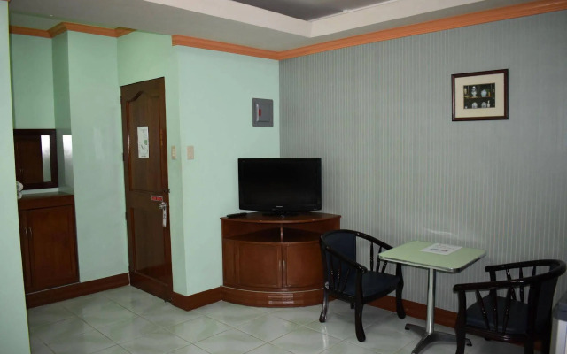 OYO 701 R-kings (former Tomobe Hotel And Restaurant)
