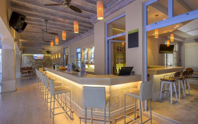 Mythos Suites Hotel