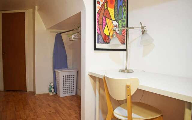 Downtown 2 Bedroom Family Home Next to Park