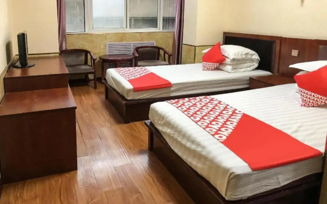 Huifeng Hotel (Lanzhou Zhengning Road Night Market)