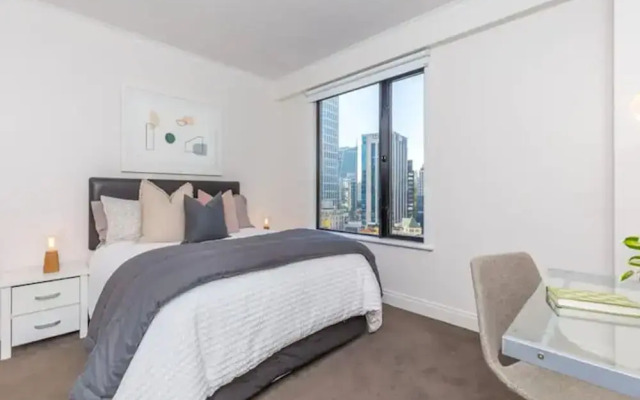 Gorgeous  Apartment With Nice View, Pool & Gym!