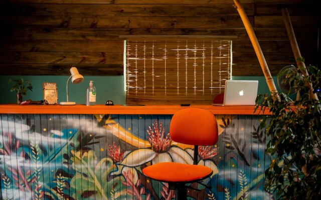Mundaka Hostel y Bar - Adults Only