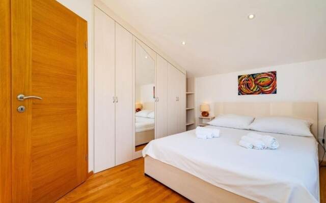 Luce - Pool and View - A1