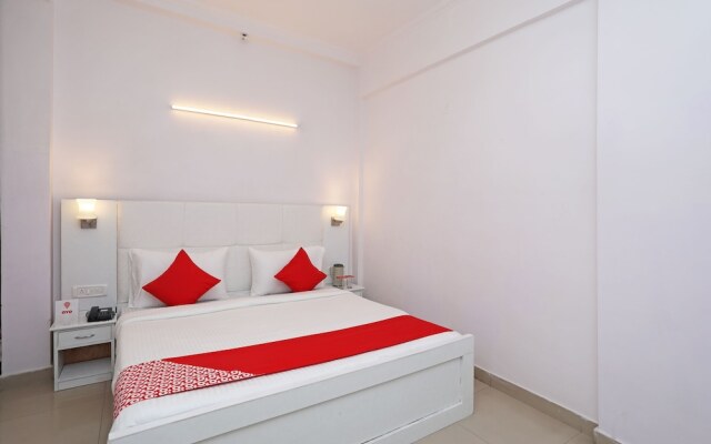 OYO 11327 Hotel R Paradise
