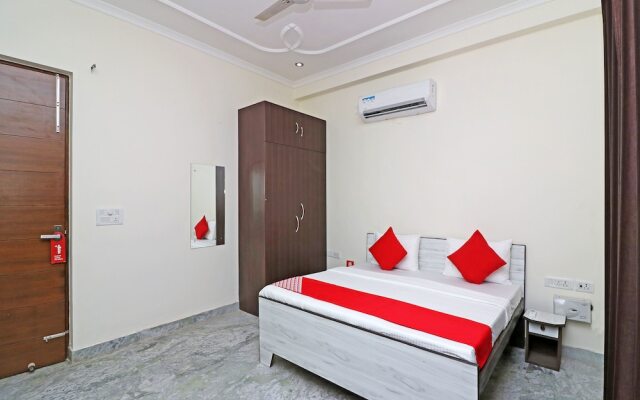 OYO 15736 Little Residency