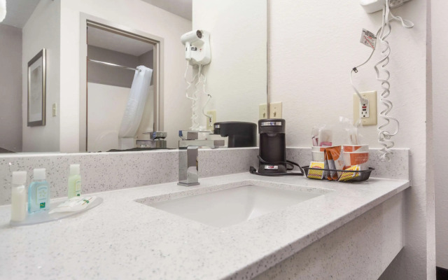 Quality Inn & Suites Omaha Chalco