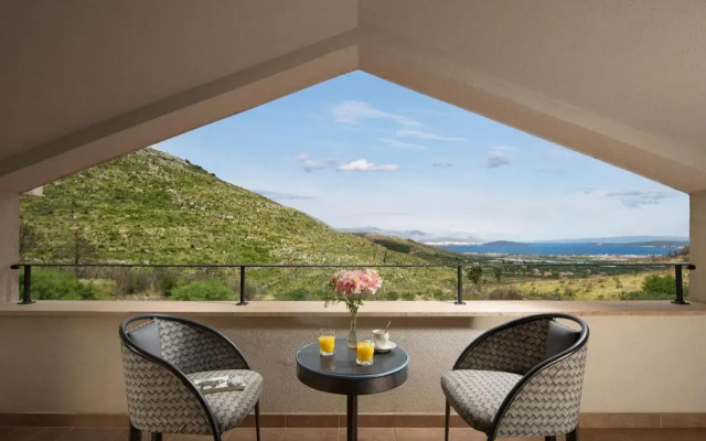 ISOLATED Five Star Luxury Villa With Private Pool