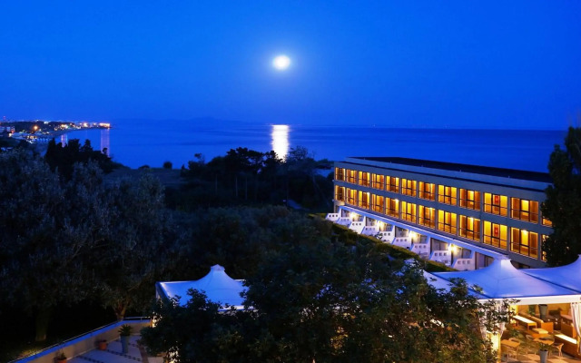 Alexander Beach hotel & Spa