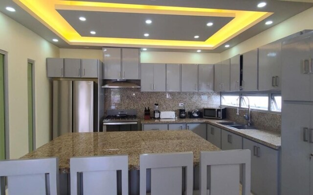 Luxurious Villa w Unique Amenities