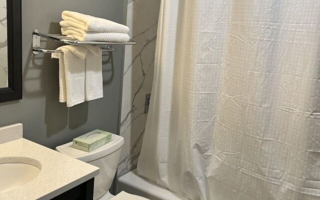 Deluxe Inn & Suites - Long Island City NYC