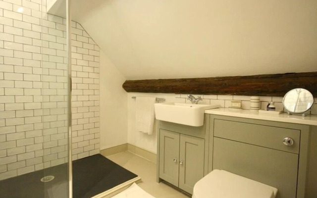 Claypot Cottage, Cirencester