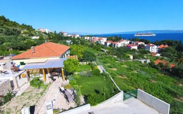 Unique House Split