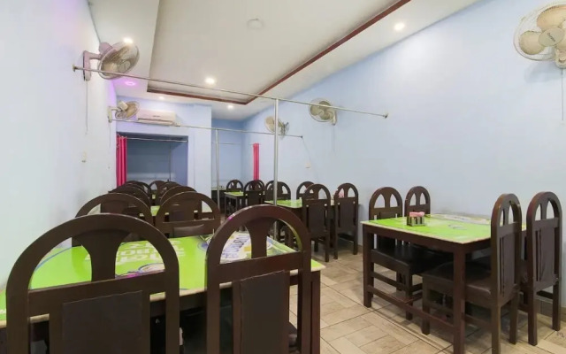 SPOT ON 392 Raju Hotel & Family Restaurant