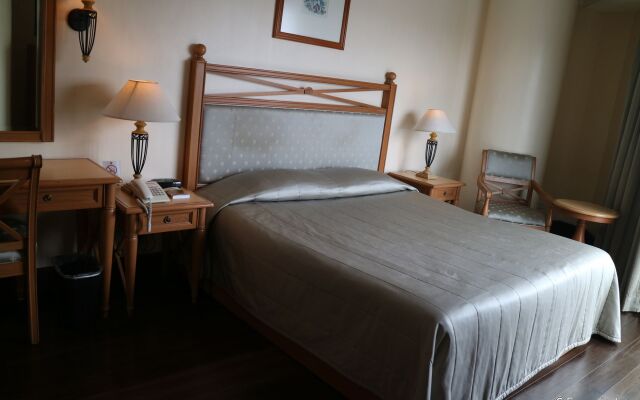 The Grand Dame Hotel