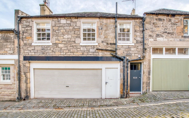 The Gloucester Lane Residence