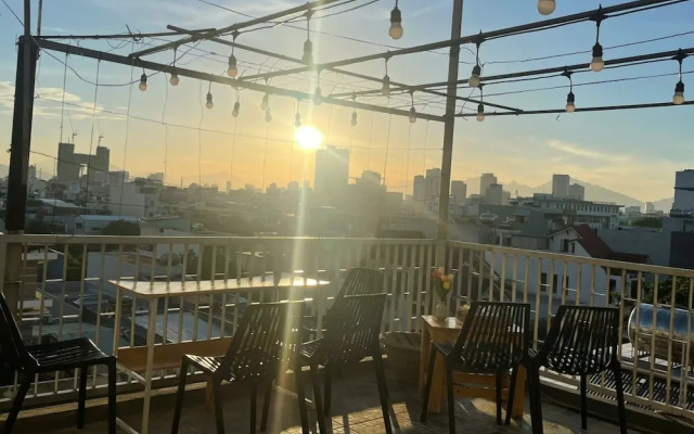 Boo HOSTEL Wifi Free and Rooftop Retreat
