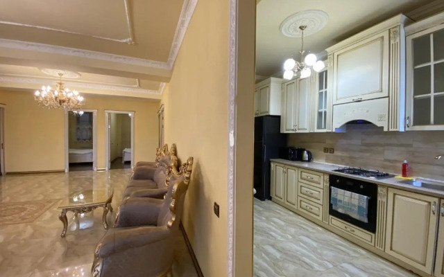 Al Sheikh 5 Bedroom Luxury Apartment 1