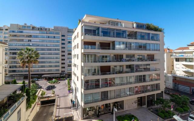 La Guitare 33 - Nice And Spacious 1br Apartment in Center of Cannes, Right Behind Grand Hotel