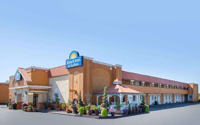 Days Inn & Suites by Wyndham Terre Haute