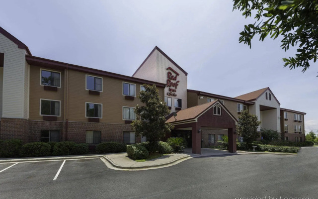 Red Roof Inn & Suites Savannah Airport