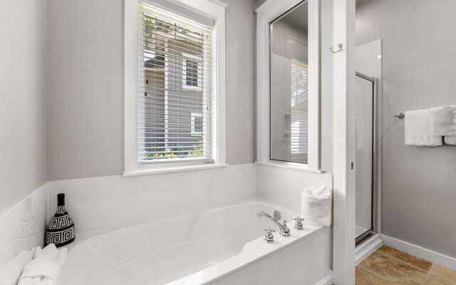 1369 Laurel Grove "the Crows Nest"