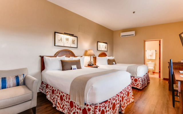 Piñon Court By La Fonda