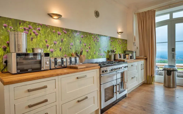 Self-catering Retreat With Pool, hot tub