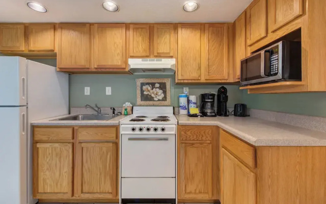 Colonial Crest Condo Unit #113