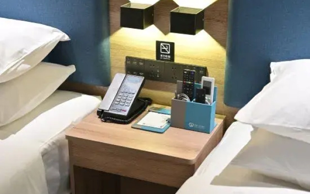 Happy Aile Hotel (Hezhou Lingfeng Square)