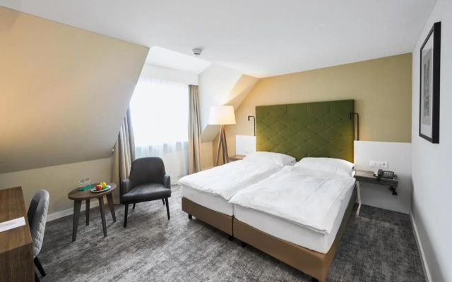 Hotel Löwen Am See – Guest Rooms – Zug