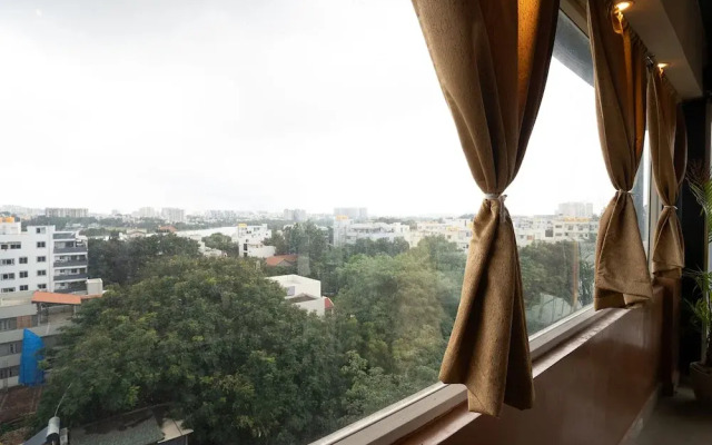 Fabhotel Royal Sterling