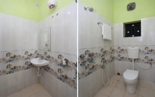 OYO 18355 Hotel Moonlight